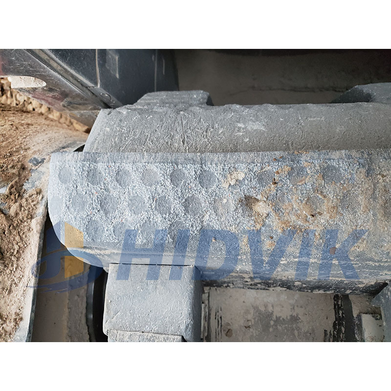 High chromium ceramic blow bar